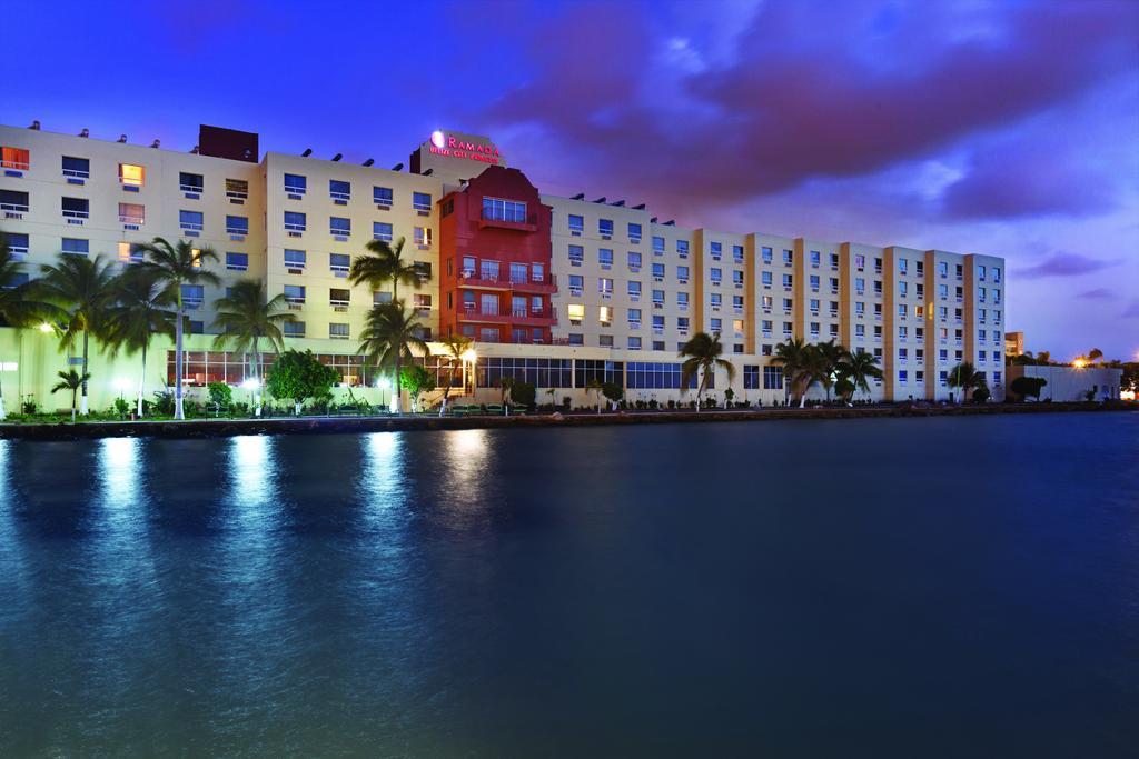 Ramada By Wyndham Princess Belize City Hotel Exterior photo