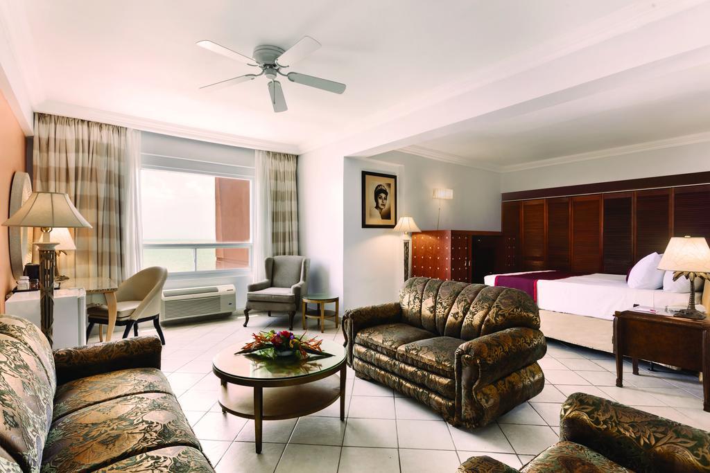 Ramada By Wyndham Princess Belize City Hotel Exterior photo