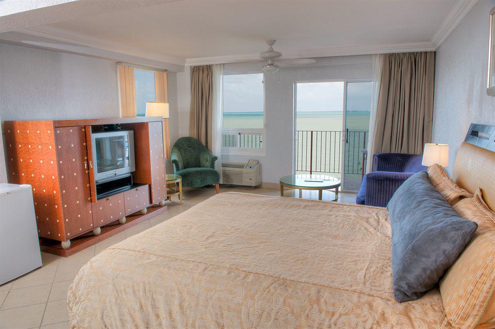 Ramada By Wyndham Princess Belize City Hotel Room photo